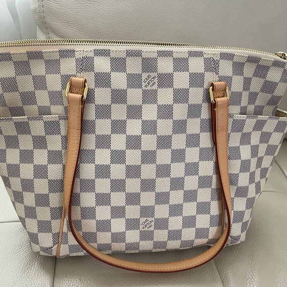 ✅SOLD✅ 🔥Rare🔥 Authentic Louis Vuitton Totally PM - Picture 9 of 10
